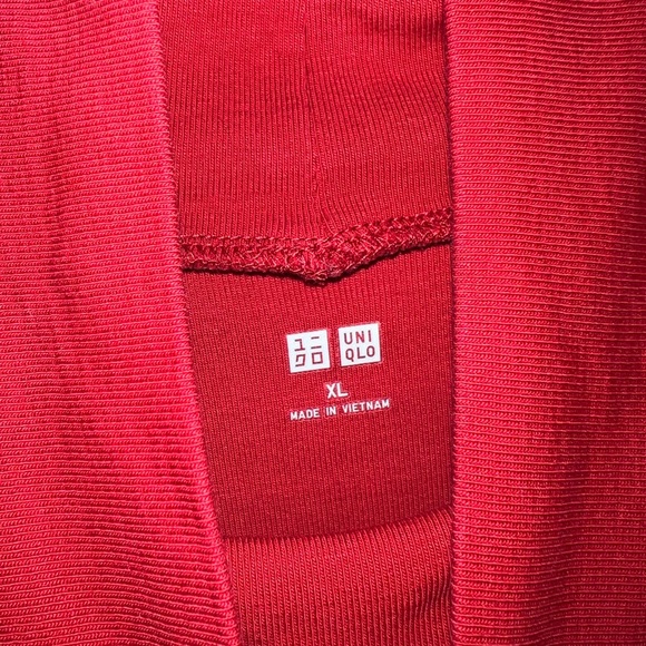 Uniqlo Women’s Solid Red Long Sleeve Turtleneck Stretch Top Size XL - Picture 3 of 5